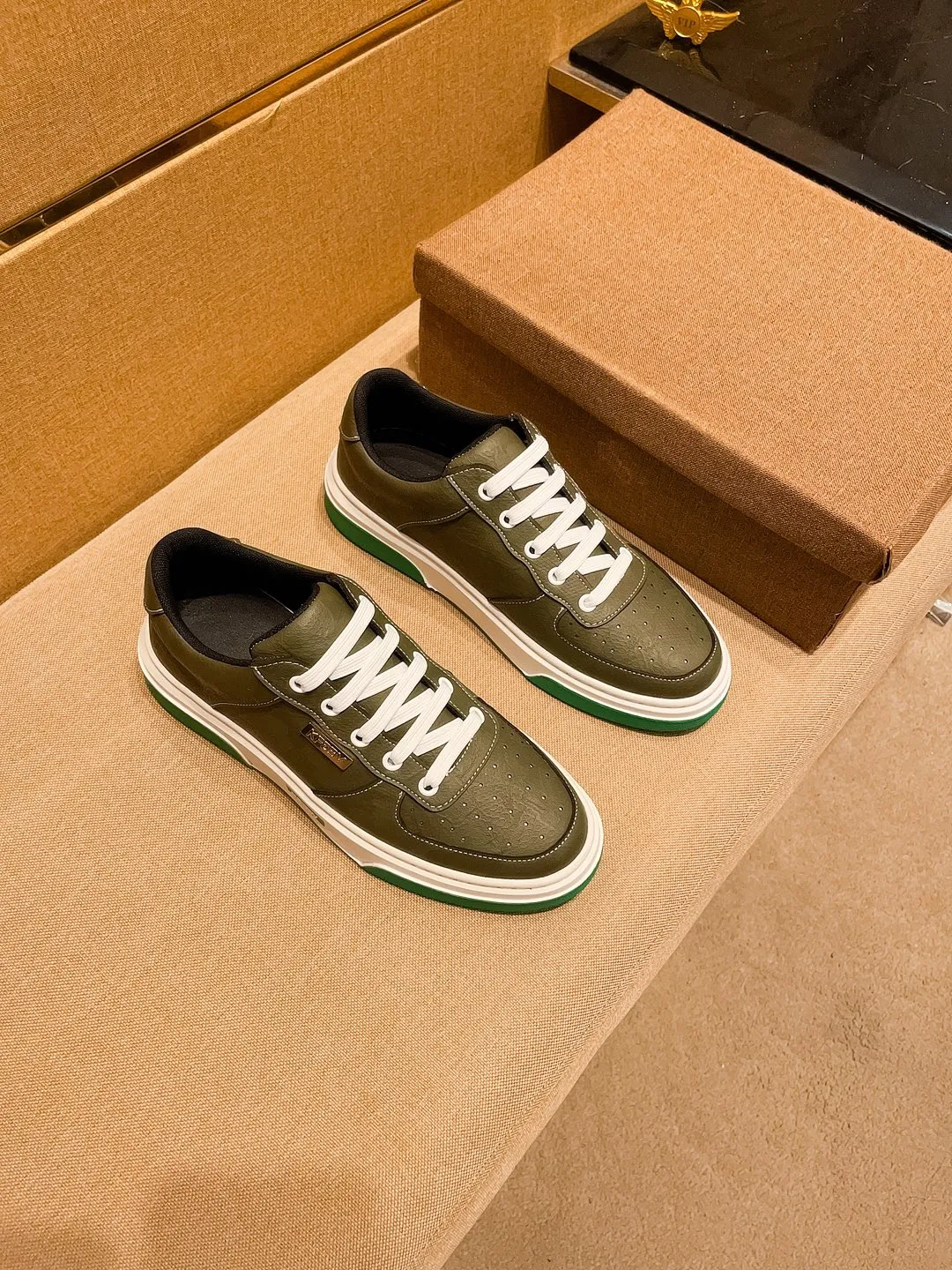 Men's shoes💰 420💰[BV]🔥 High-end men's shoes brand official website 1:1 latest masterpiece: the upper is made of Italian imported first-layer cowhide with a comfortable and breathable lining➕original non-slip and wear-resistant outsole🔥, making walking more convenient and comfortable! An exclusive new model, a stunning work, a beautiful 1:1 replica [color] compared to the official quality! Create a fashionable personality to set off your uniqueness! A must-have for trendy men! Classic 🔥Size: 38-44 Color: 🔥 Colors available🔥.